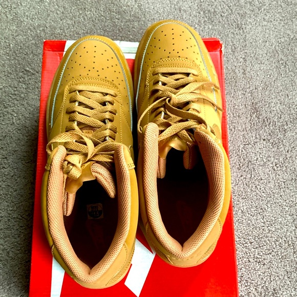 BNIB Nike court vision, mid flax 11.5 - Picture 6 of 6